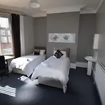 Dwell Living Central 5 Bd, Sleeps 10