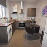 Dwell Living Central 5 Bd, Sleeps 10