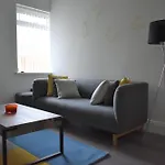 Dwell Living Sleeps 4 With Free Parking