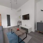 Dwell Living Sleeps 4 With Free Parking