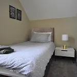 Central Cheerful Comfortable 3 Bedroom Home