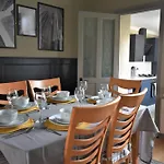 Central Cheerful Comfortable 3 Bedroom Home