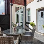 Orchard Lodge