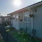 Yeolde Woodern Seashak 2 Bed New Kitchen Bathroom Etc Free Electric Always Dog Friendly Now Spotless By Myself Doing It
