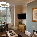 Strathmore Apt Scarborough, Pool, Gym, Parking