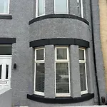 Cosy 2-Bed Flat, Great Location