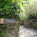 The Hideout-Boutique Cabin, Estuary View & Parking