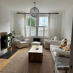 Marchwood House 4 Bedroom Sleeps 8 In The Village 10 Mins Walk To The Beach