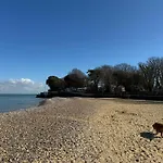 Fabulous Holiday Home In Seaview, Pet Friendly
