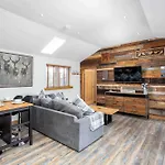 Appletree Lodge With Hot Tub