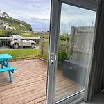 Sea View - 1Min To Beach - Dog Friendly - 4 Guests