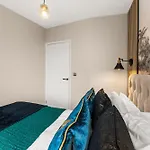Elegant 3 Bed Abode In Central Whitby - Harbour Views