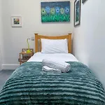 Bright Top Floor 2Br Apartment In Morningside, Easy City Centre Links, Close To University And Royal Hospital