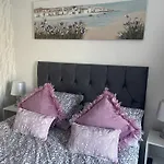 2Br Filey Flat, Near Seafront - Perfect For Getaways