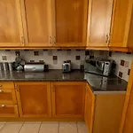 Stylish 3-Bed Swansea Home With Wifi & Kitchen