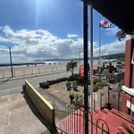 Stunning 2 Bedroom Beach Apartment With Garden