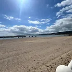 Stunning 2 Bedroom Beach Apartment With Garden