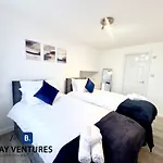 Luxury 4Br Brighton Home Near South Downs With Stunning Sea Views, Pool Table & Free Parking For 4 Cars