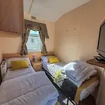 Homely 8 Berth Caravan At Southview Holiday Park Near Skegness Ref 33003M