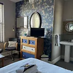 Kelston Guest House