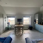 Little Dolly Sea View 2 Bedroom Apartment, St Ives Town, Dog Friendly