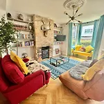 Eclectic Seaside 4 Bedroom Artists Residence