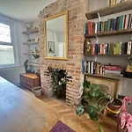 Eclectic Seaside 4 Bedroom Artists Residence