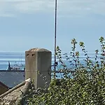 Duke Of Monmouth Penthouse Luxury Apartment, Lyme Regis, 3 Bedroom, Hot Tub, Garden, Dog Friendly