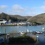 Superb House In Looe, Near Beach And Bars With Great Views And Free Access To A Nearby Indoor Swimming Pool