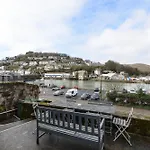Superb House In Looe, Near Beach And Bars With Great Views And Free Access To A Nearby Indoor Swimming Pool