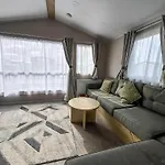 Modern 6 Berth Caravan With Wifi At St Osyth Beach In Essex Ref 28008Pm