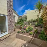 Detached 4 Bed Coastal Haven - Garden - Parking