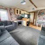 Lovely 4 Berth Caravan At St Osyth Beach Holiday Park Ref 28050Cw