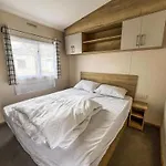 Brilliant 6 Berth Caravan At St Osyth Beach Park In Essex, Ref 28038Cw