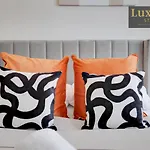 Sunny & Chic Studio - City Centre Nr The Beach, High St & Adventure Island By Luxiety Stays