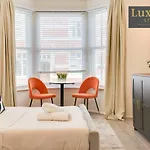 Sunny & Chic Studio - City Centre Nr The Beach, High St & Adventure Island By Luxiety Stays