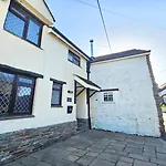 Dove Cott Croyde Sleeps 4 Central Location