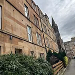 Edinburgh Modern Apartment In Haymarket, City Centre