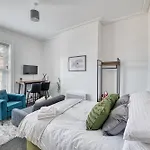 Glendale House By Guestz