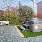 The Lodge Pod