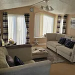 The Meridan Lodge - Close To Beach - Swimming Pool & Amusements