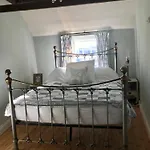 Monmouth House Lyme Regis, Up To 16 Guests, Dog Friendly, Garden, Hot Tub