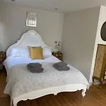 Monmouth House Lyme Regis, Up To 16 Guests, Dog Friendly, Garden, Hot Tub