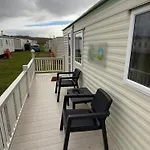V13 - Golden Anchor, Pet Friendly, Wifi And Close To The Beach - Meadow Lakes Caravan & Lodge Hire
