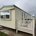 V13 - Golden Anchor, Pet Friendly, Wifi And Close To The Beach - Meadow Lakes Caravan & Lodge Hire