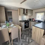 The Meadows 67 - Golden Palm - Central Heating, 2 Bathrooms With Showers, Bed Linen - Meadows Lakes Caravan & Lodge Hire