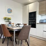 Beautiful 3 Bed Townhouse With Parking, Close To Sea Front