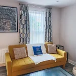Staybynumbers - Belfast City Centre - 3 Bed, 3 Bathroom & Parking