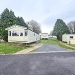 Lovely Caravan At Lower Hyde Holiday Park, Isle Of Wight Ref 24001G