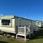 Baileys Caravan Sealands - Dog Friendly